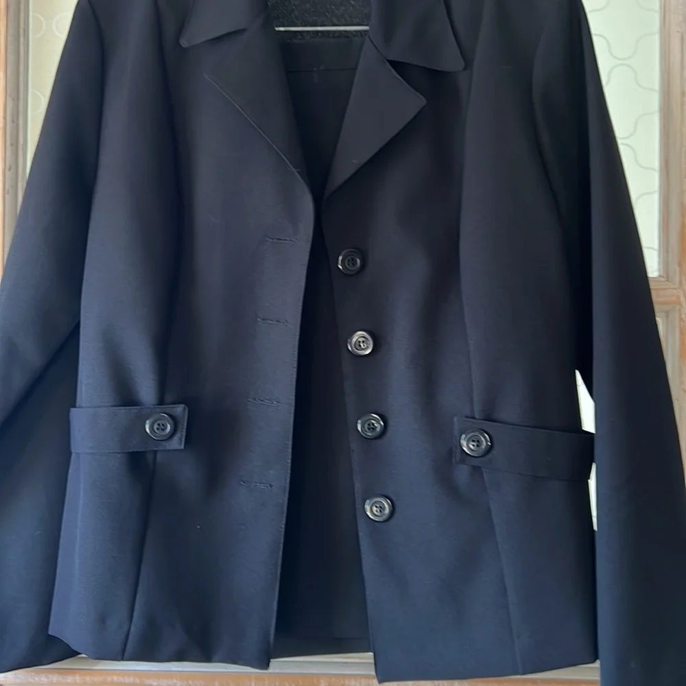 Spago jacket and skirt suit - Picture 2 of 6